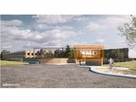 local d'activité 1 078 m²
