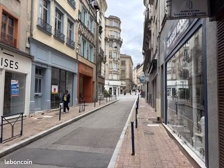 local commercial 57 m²