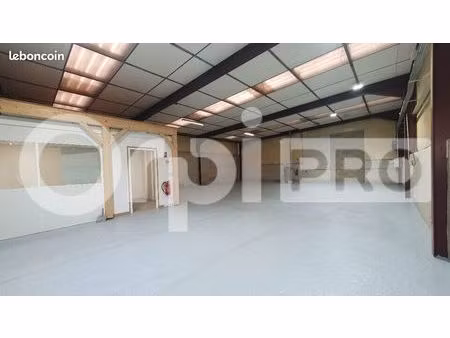 local d'activité 205 m²