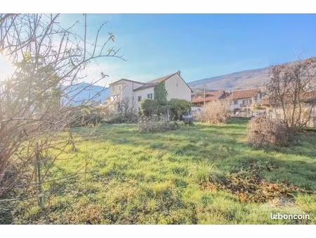 terrain 390 m² péron