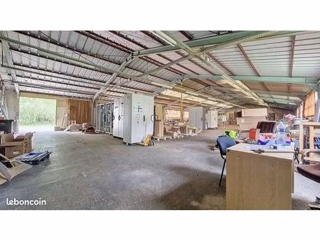 locaux de 900m2 sur 5500m2 de terrain