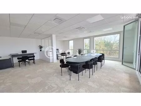 bureau 127 m²