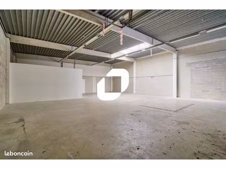 local d'activité 770 m²