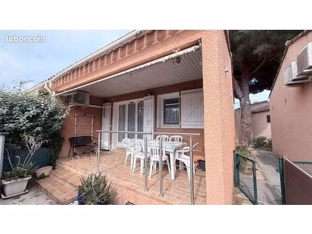 mazet t3 avec jardin  parking  piscine et tennis — proche le lavandou