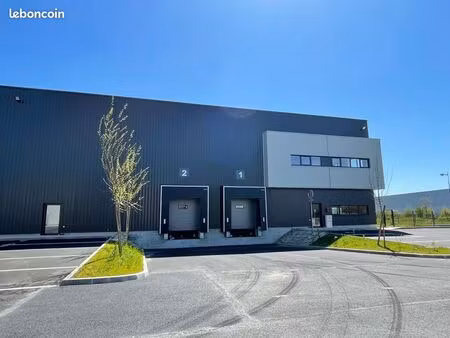 local d'activité 1 636 m²