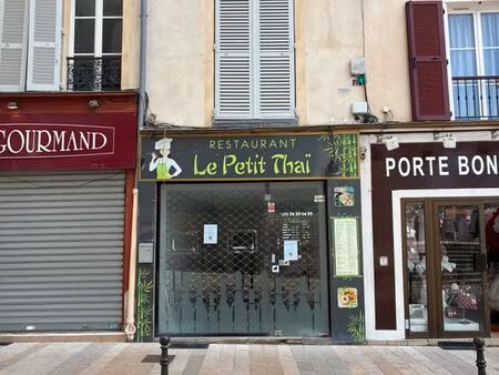 meaux - cathédrale - local commercial 31m2 + cave - 1100/mois