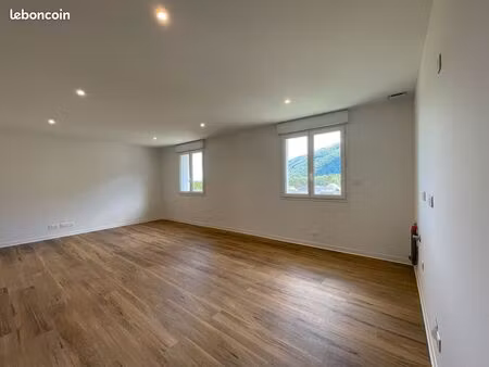grand t2 rénové de 48 m² carrez  environ 59 m² au sol
