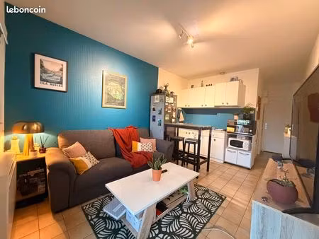 loue t2 avec garage à 100m du chu