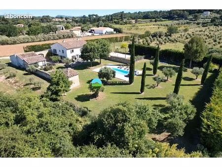 mas 8 pièces 300 m²
