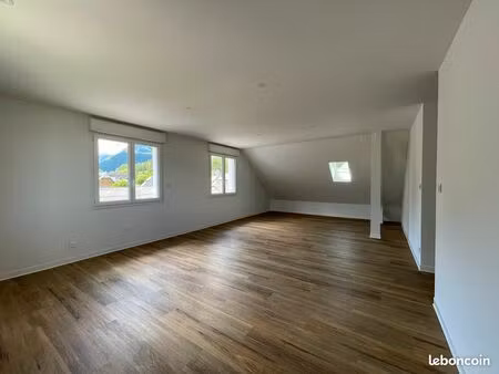 grand t3 rénové de 69 68 m² carrez  environ 82 m² au sol