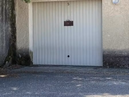 garage/box camaret sur aigues