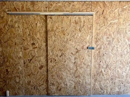 box de stockage 14 m2 / alarme + électricité