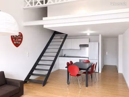 t3 duplex de 65 m² style loft – hyper centre de roubaix – métro et gare à 5 min à pied