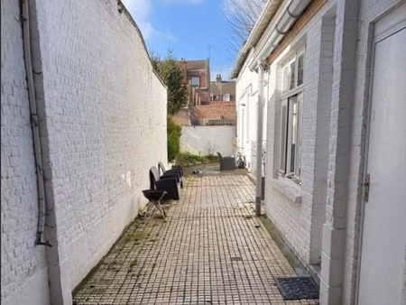 appartement 3 pièces de 58 m² avec cour exposée sud