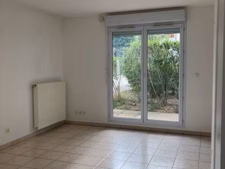 t1 36 m² avec terrasse – résidence sécurisée – 400 m gare meximieux