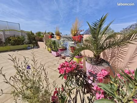 élégant t3/4 de 89 56 m² en plein cœur de sanary-sur-mer –