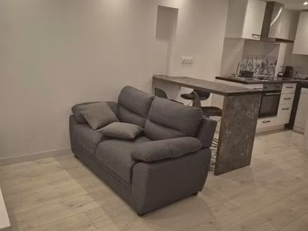 t2 meublé avec terrasse privative et garage fermé villars-les-dombes