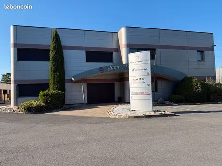 à louer – local d’activité de 90 m² – parc d’activités des chênes – les échets (01700)