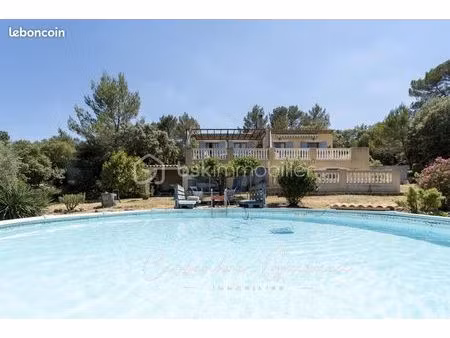 villa 8 pièces 122 m²