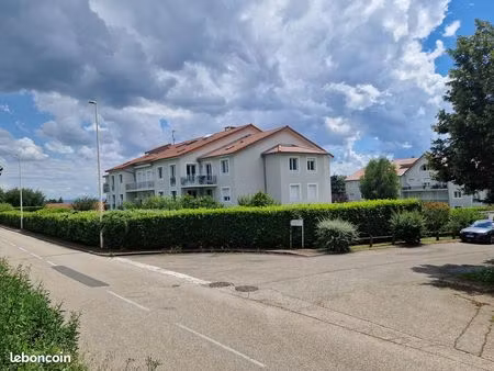 grand t3 dans petite résidence avec piscine