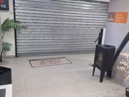 local commercial pertuis