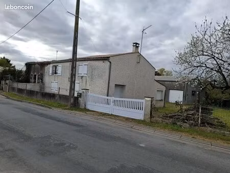 maison 125 m² avec grand terrain et garage – travaux à prévoir