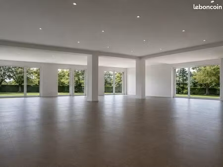 plateau 210m2 - parkings privé  climatisation  tres bon emplacement