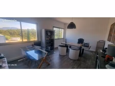 location bureau clé en main à saint-raphaël-24 m² lumineux · quartier du cerceron · 650 tt