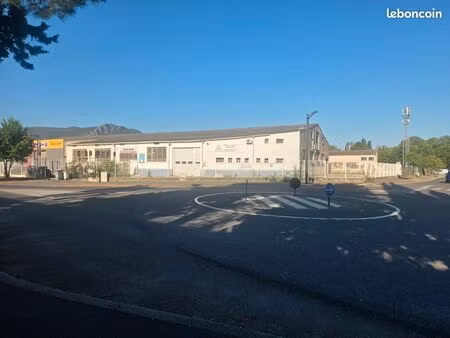 local commercial zone des consacs