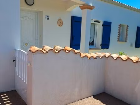maison individuelle sur terrain de 538 m2 piscine panneaux solaire cheminée climatisation
