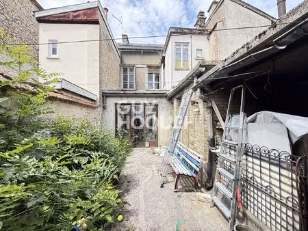 maison secteur luton avec extérieur