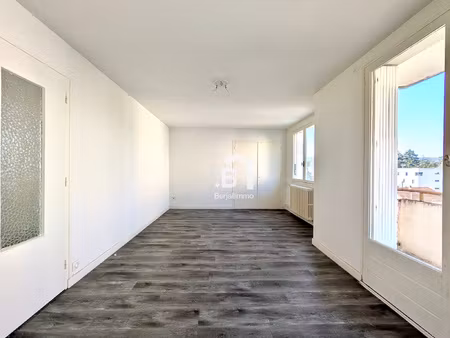 à vendre appartement t4 de 70 m2 avec balcon  loggia et ca