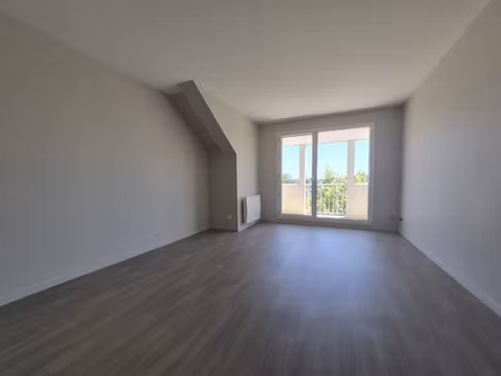 grand t3 de 75.92 m² – joli balcon avec vue dégagée