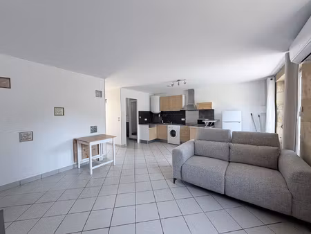 maison très lumineuse meublée  intérieur à neuf avec climati