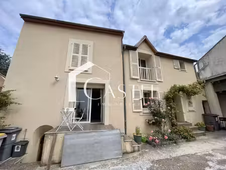 morainvilliers   maison ancienne rénovée de 135 m2 plein coeu