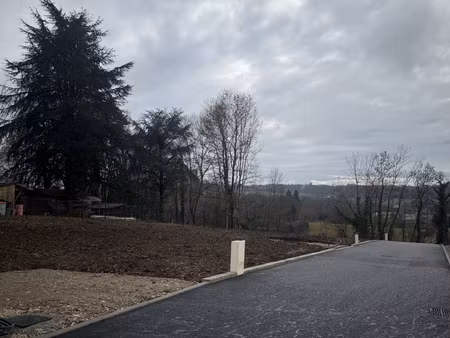 terrain 345m2 - saint clair de la tour