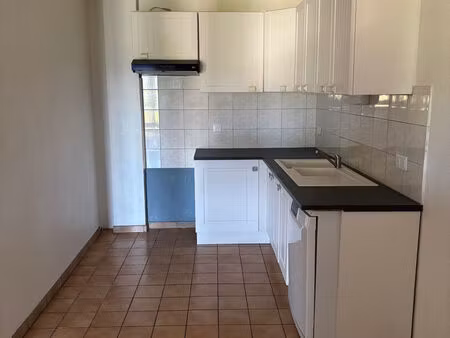 a vendre  appartement t3  98 m2 situé à gennes