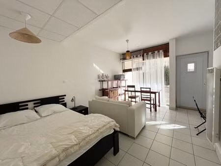 charmant studio avec piscine et parking les minimes
