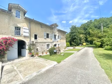 propriété de caractère rénovée avec piscine et gîte indép