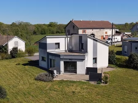 maison 121 m2  5 pièces 4 chambres sur 19 ares de terrain