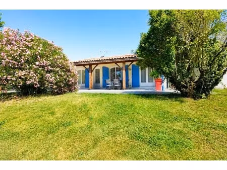 5 mn de coutras maison 3 chambres + bureau avec piscine