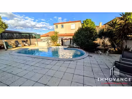 villa familiale 5 chambres avec piscine  vue dégagée et presta