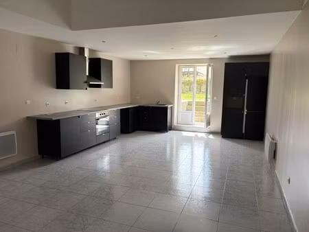 20 minutes frontieres  maison avec jardin au calme
