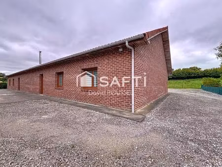 pour investisseurs  2 salles de réception et bar.