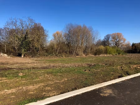 terrain à bâtir à barr de 704m²