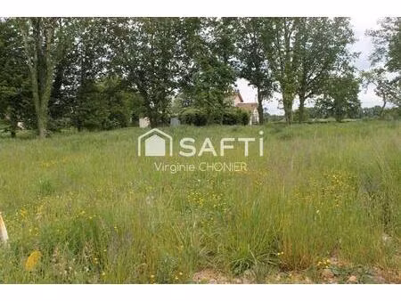 a vendre terrain constructible de 1675m2 entièrement plat