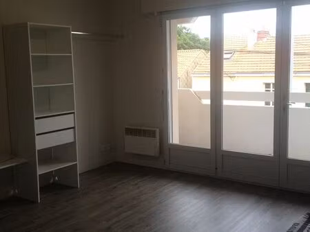 studio meuble avec balcon et parking