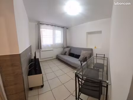 beau t2  30m2 en rdc avec petit cour privée