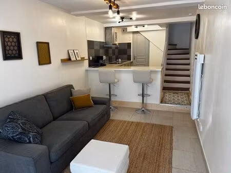 loue maison de ville meublée longue durée
