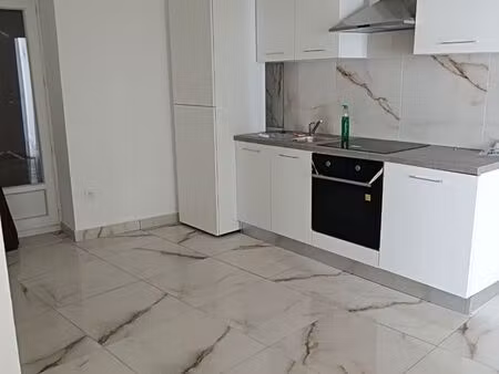 t2 refait à neuf avec terrasse